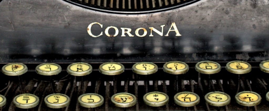 Corona XC-R Yiddish Typewriter Corona XC-R Yiddish Typewriter